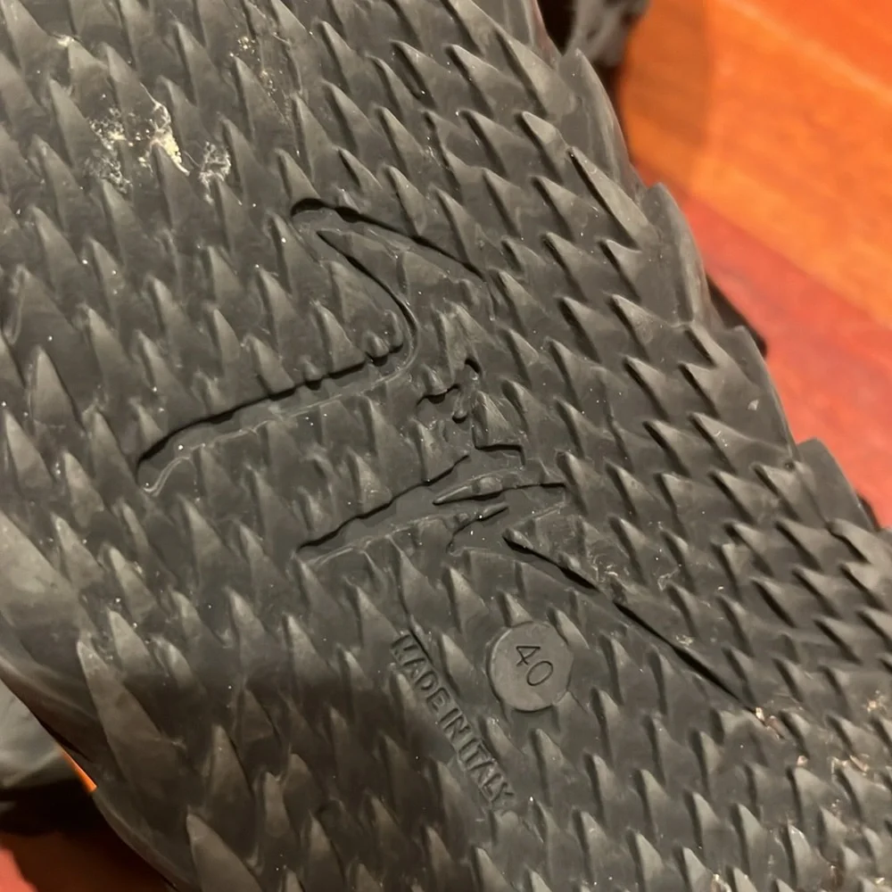 Sandals - Picture 4 of 7